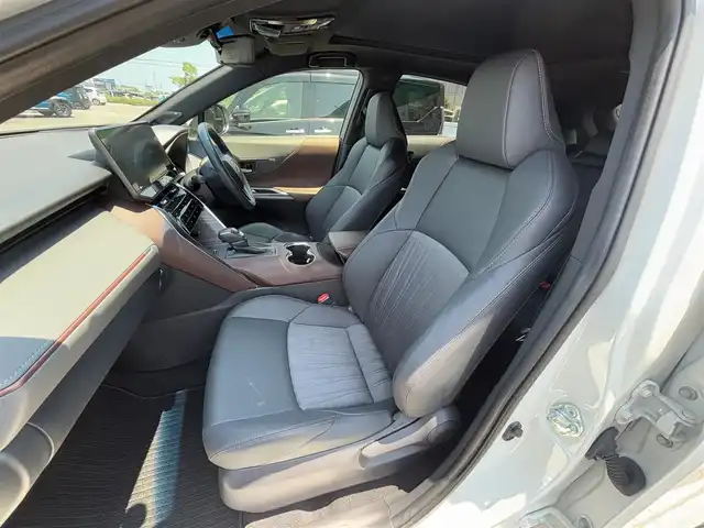 トヨタ ハリアー Z 徳島県 2022(令4)年 0.7万km ホワイトパールクリスタルシャイン 純正JBLナビ　/　AM/FM/BT/USB/フルセグ/Miracast/バックカメラ/全周囲カメラ/ビルトインETC2.0/OP調光パノラマルーフ/ハーフレザーシート/デジタルインナーミラー/ドライブレコーダー/運転席パワーシート/クルーズコントロール/純正フロアマット/パワーバックドア/ブラインドスポットモニター/クリアランスソナー/プッシュスタート/スマートキー/コーナーセンサー/本革巻きステアリング/フォグライト/オートライト/LEDヘッドライト/オートブレーキホールド