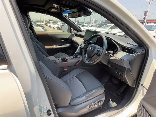 トヨタ ハリアー Z 徳島県 2022(令4)年 0.7万km ホワイトパールクリスタルシャイン 純正JBLナビ　/　AM/FM/BT/USB/フルセグ/Miracast/バックカメラ/全周囲カメラ/ビルトインETC2.0/OP調光パノラマルーフ/ハーフレザーシート/デジタルインナーミラー/ドライブレコーダー/運転席パワーシート/クルーズコントロール/純正フロアマット/パワーバックドア/ブラインドスポットモニター/クリアランスソナー/プッシュスタート/スマートキー/コーナーセンサー/本革巻きステアリング/フォグライト/オートライト/LEDヘッドライト/オートブレーキホールド