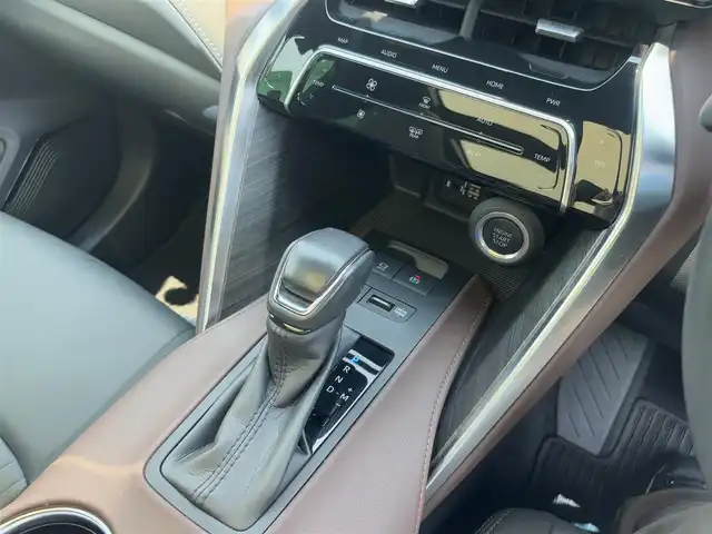 トヨタ ハリアー Z 徳島県 2022(令4)年 0.7万km ホワイトパールクリスタルシャイン 純正JBLナビ　/　AM/FM/BT/USB/フルセグ/Miracast/バックカメラ/全周囲カメラ/ビルトインETC2.0/OP調光パノラマルーフ/ハーフレザーシート/デジタルインナーミラー/ドライブレコーダー/運転席パワーシート/クルーズコントロール/純正フロアマット/パワーバックドア/ブラインドスポットモニター/クリアランスソナー/プッシュスタート/スマートキー/コーナーセンサー/本革巻きステアリング/フォグライト/オートライト/LEDヘッドライト/オートブレーキホールド