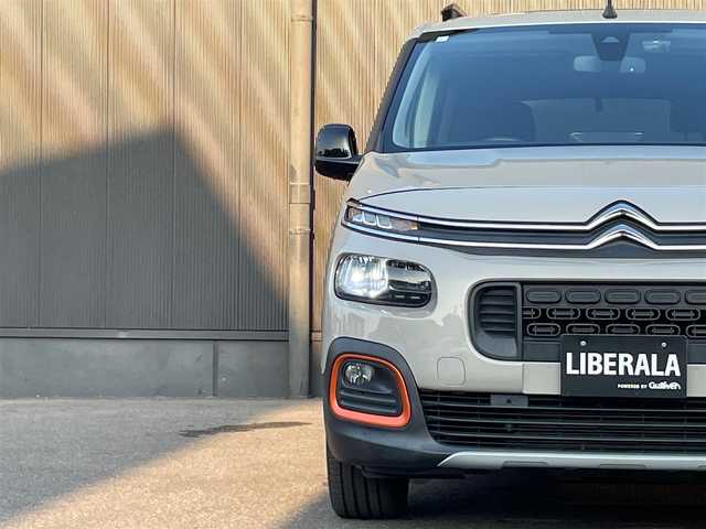 シトロエン シトロエン ベルランゴ シャイン ブルーHDi XTRパック 香川県 2023(令5)年 2.6万km サーブル インテリジェントハイビーム/アクティブセーフティブレーキ/ブラインドスポットモニター/パーキングセンサー/ガラスルーフ/FRドライブレコーダー/両側スライドドア/ACC/バックカメラ/全方位カメラ/MirrorLink/AndroidAuto/AppleCarPlay/Bluetooth/純正17インチアルミ/ルーフレール/フォグライト/革巻きステアリング