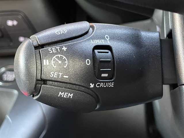 シトロエン シトロエン ベルランゴ シャイン ブルーHDi XTRパック 香川県 2023(令5)年 2.6万km サーブル インテリジェントハイビーム/アクティブセーフティブレーキ/ブラインドスポットモニター/パーキングセンサー/ガラスルーフ/FRドライブレコーダー/両側スライドドア/ACC/バックカメラ/全方位カメラ/MirrorLink/AndroidAuto/AppleCarPlay/Bluetooth/純正17インチアルミ/ルーフレール/フォグライト/革巻きステアリング