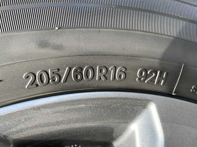 トヨタ ヴォクシー ハイブリッド S－Z 青森県 2023(令5)年 4.6万km グリッターブラックガラスフレーク 4WD/寒冷地仕様/OP 10.5インチディスプレイオーディオナビ・フルセグTV/OP後席14インチフリップダウンモニター/CD・DVD/OP快適利便パッケージHigh/両側パワースライドドア/パワーバックドア/合皮コンビシート/前席2列目シートヒーター/ステアリングヒーター/セーフティセンス/プリクラッシュセーフティ/レーダークルーズコントロール/レーントレーシングアシスト/レーンディパーチャーアラート/アダプティブハイビーム/ワイパーデアイサー/ビルトインETC2.0/AC100V1500W/OPプロジェクター式LEDヘッドランプ/LEDクリアランスランプ/純正16インチアルミ