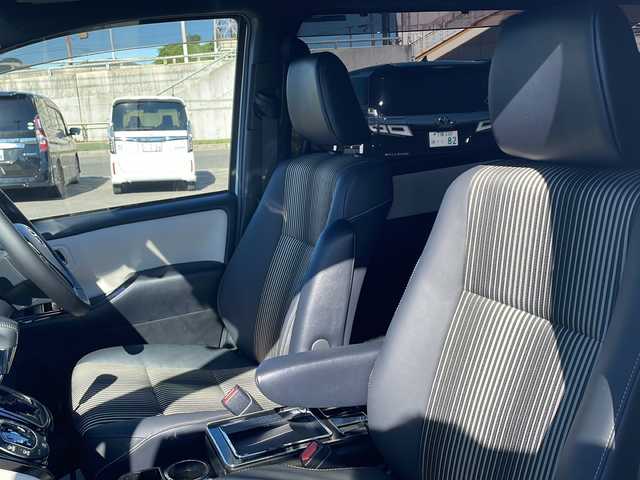 トヨタ ノア Si ダブルバイビーⅡ 山口県 2020(令2)年 4.9万km ホワイトパールクリスタルシャイン 純正９型ナビ（FM/AM/フルセグTV/Bluetooth）/モデリスタフルエアロ/バックカメラ/両側パワースライドドア/ハーフレザーシート/ETC/トヨタセーフティーセンスC/・衝突回避支援型プリクラッシュセーフティ (PCS)/・ レーンディパーチャーアラート (LDA)/・オートマチックハイビーム (AHB)/追従型クルーズコントロール/アイドリングストップ/純正フロアマット/コーナーセンサー/LEDヘッドライト/純正16インチアルミホイール/Wエアバック