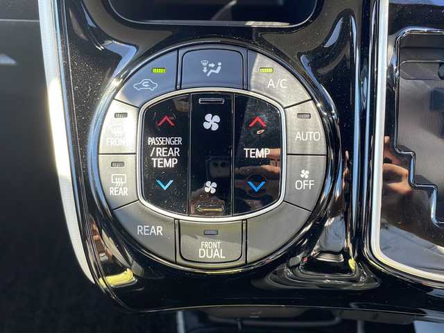 トヨタ ノア Si ダブルバイビーⅡ 山口県 2020(令2)年 4.9万km ホワイトパールクリスタルシャイン 純正９型ナビ（FM/AM/フルセグTV/Bluetooth）/モデリスタフルエアロ/バックカメラ/両側パワースライドドア/ハーフレザーシート/ETC/トヨタセーフティーセンスC/・衝突回避支援型プリクラッシュセーフティ (PCS)/・ レーンディパーチャーアラート (LDA)/・オートマチックハイビーム (AHB)/追従型クルーズコントロール/アイドリングストップ/純正フロアマット/コーナーセンサー/LEDヘッドライト/純正16インチアルミホイール/Wエアバック