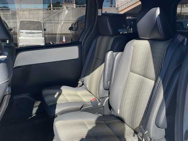 トヨタ ノア Si ダブルバイビーⅡ 山口県 2020(令2)年 4.9万km ホワイトパールクリスタルシャイン 純正９型ナビ（FM/AM/フルセグTV/Bluetooth）/モデリスタフルエアロ/バックカメラ/両側パワースライドドア/ハーフレザーシート/ETC/トヨタセーフティーセンスC/・衝突回避支援型プリクラッシュセーフティ (PCS)/・ レーンディパーチャーアラート (LDA)/・オートマチックハイビーム (AHB)/追従型クルーズコントロール/アイドリングストップ/純正フロアマット/コーナーセンサー/LEDヘッドライト/純正16インチアルミホイール/Wエアバック