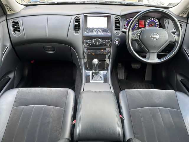 日産 スカイライン クロスオーバー 370GT 栃木県 2009(平21)年 8.1万km クリスタルホワイトパール 純正ナビ/スペアキー/ＥＴＣ/ハーフレザーシート/パワーシート/Ｂｌｕｅｔｏｏｔｈ/バックカメラ/純正アルミホイール/ＡＢＳ/横滑り防止機能/盗難防止装置/衝突被害軽減システム/オートライト/純正フロアマット/フルセグTV/オートライト/後席エアコン