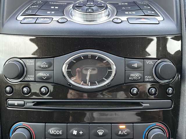 日産 スカイライン クロスオーバー 370GT 栃木県 2009(平21)年 8.1万km クリスタルホワイトパール 純正ナビ/スペアキー/ＥＴＣ/ハーフレザーシート/パワーシート/Ｂｌｕｅｔｏｏｔｈ/バックカメラ/純正アルミホイール/ＡＢＳ/横滑り防止機能/盗難防止装置/衝突被害軽減システム/オートライト/純正フロアマット/フルセグTV/オートライト/後席エアコン