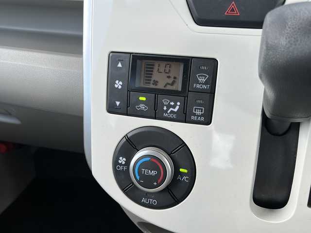 ダイハツ タント X ホワイトアクセント SAⅢ 福岡県 2017(平29)年 7.8万km ホワイト/シルキーブルーパール 2トーン 社外7インチメモリナビ（MDV-D504BTW）/（AM/FM/CD/DVD/BT/フルセグTV）/両側パワースライドドア/バックカメラ/シートヒーター/コーナーセンサー/ベンチシート/衝突被害軽減システム/横滑り防止装置/アイドリングストップ/スマートキー/プッシュスタートボタン/スペアキー1本/純正フロアマット/ハロゲンヘッドランプ