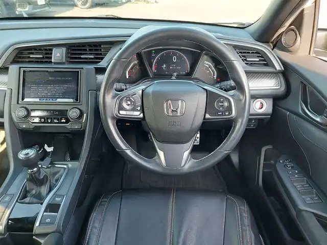 ホンダ シビック ハッチバック ホンダセンシング 東京都 2017(平29)年 4.9万km ホワイトオーキッドパール 社外ナビ/アダプティブクルーズコントロール/純正アルミホイール/ホンダセンシング/LEDヘッドライト/ドライブレコーダー/シートヒーター/プッシュスタート/純正ラバーマット/コーナーセンサー/純正エアロパーツ/USB入力端子/フロントフォグランプ/ETC