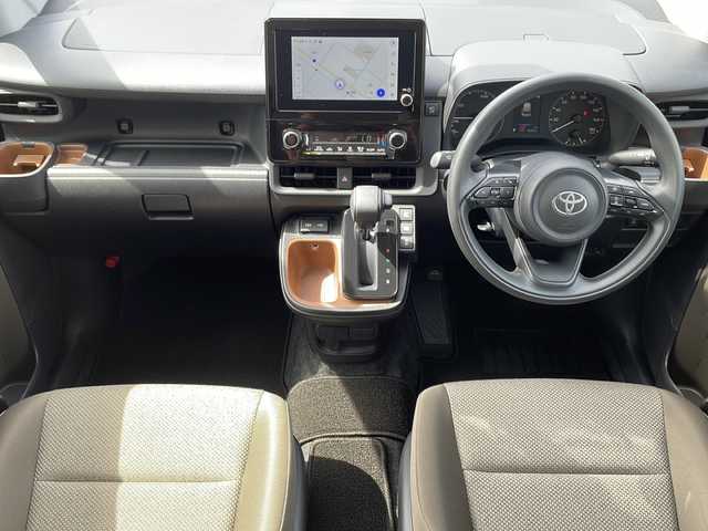 トヨタ シエンタ ハイブリッド G 道東・釧路十勝 2024(令6)年 1.9万km プラチナホワイトパールマイカ ・４WD/・寒冷地仕様/・純正8インチディスプレイオーディオ/（ナビ・BT・USB・Miracast・フルセグ）/・パノラミックビューモニター/・ビルトインETC/・トヨタセーフティセンス/・クリアランスソナー/・アダプティブクルーズコントロール/・両側パワースライドドア/・スマートキー/・プッシュスタート/・社外フロアマット/・オートハイビーム/・ミラーヒーター/・クリアランスソナー/・LEDヘッドライト/・保証書