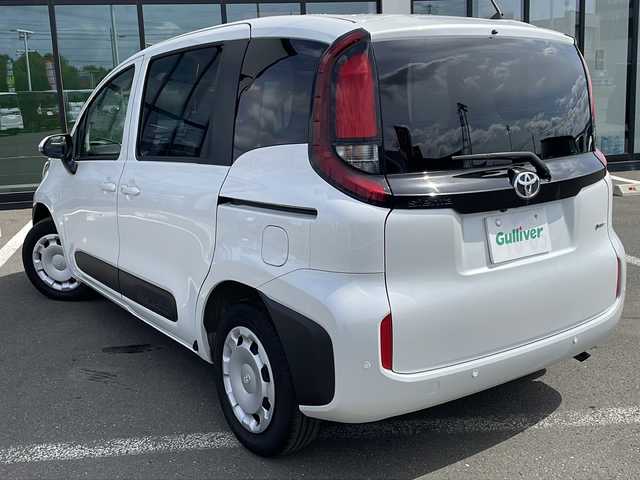 トヨタ シエンタ ハイブリッド G 道東・釧路十勝 2024(令6)年 1.9万km プラチナホワイトパールマイカ ・４WD/・寒冷地仕様/・純正8インチディスプレイオーディオ/（ナビ・BT・USB・Miracast・フルセグ）/・パノラミックビューモニター/・ビルトインETC/・トヨタセーフティセンス/・クリアランスソナー/・アダプティブクルーズコントロール/・両側パワースライドドア/・スマートキー/・プッシュスタート/・社外フロアマット/・オートハイビーム/・ミラーヒーター/・クリアランスソナー/・LEDヘッドライト/・保証書