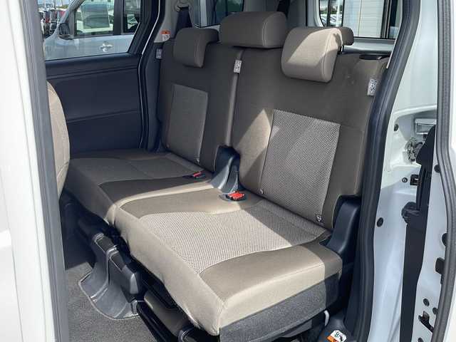 トヨタ シエンタ ハイブリッド G 道東・釧路十勝 2024(令6)年 1.9万km プラチナホワイトパールマイカ ・４WD/・寒冷地仕様/・純正8インチディスプレイオーディオ/（ナビ・BT・USB・Miracast・フルセグ）/・パノラミックビューモニター/・ビルトインETC/・トヨタセーフティセンス/・クリアランスソナー/・アダプティブクルーズコントロール/・両側パワースライドドア/・スマートキー/・プッシュスタート/・社外フロアマット/・オートハイビーム/・ミラーヒーター/・クリアランスソナー/・LEDヘッドライト/・保証書