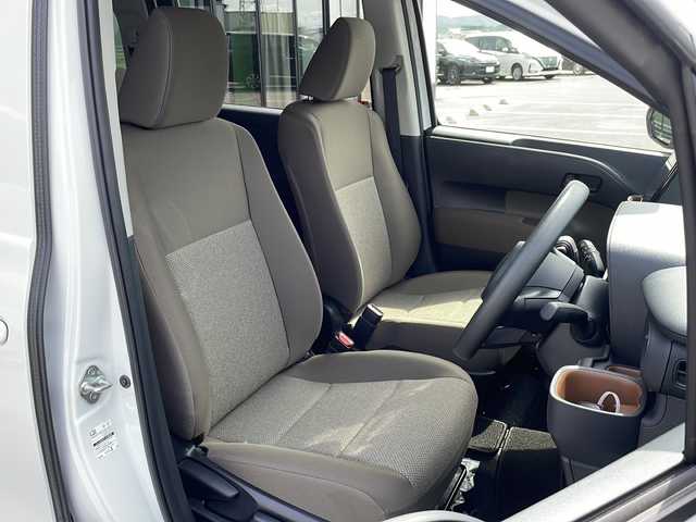 トヨタ シエンタ ハイブリッド G 道東・釧路十勝 2024(令6)年 1.9万km プラチナホワイトパールマイカ ・４WD/・寒冷地仕様/・純正8インチディスプレイオーディオ/（ナビ・BT・USB・Miracast・フルセグ）/・パノラミックビューモニター/・ビルトインETC/・トヨタセーフティセンス/・クリアランスソナー/・アダプティブクルーズコントロール/・両側パワースライドドア/・スマートキー/・プッシュスタート/・社外フロアマット/・オートハイビーム/・ミラーヒーター/・クリアランスソナー/・LEDヘッドライト/・保証書