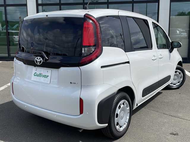 トヨタ シエンタ ハイブリッド G 道東・釧路十勝 2024(令6)年 1.9万km プラチナホワイトパールマイカ ・４WD/・寒冷地仕様/・純正8インチディスプレイオーディオ/（ナビ・BT・USB・Miracast・フルセグ）/・パノラミックビューモニター/・ビルトインETC/・トヨタセーフティセンス/・クリアランスソナー/・アダプティブクルーズコントロール/・両側パワースライドドア/・スマートキー/・プッシュスタート/・社外フロアマット/・オートハイビーム/・ミラーヒーター/・クリアランスソナー/・LEDヘッドライト/・保証書