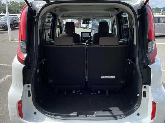 トヨタ シエンタ ハイブリッド G 道東・釧路十勝 2024(令6)年 1.9万km プラチナホワイトパールマイカ ・４WD/・寒冷地仕様/・純正8インチディスプレイオーディオ/（ナビ・BT・USB・Miracast・フルセグ）/・パノラミックビューモニター/・ビルトインETC/・トヨタセーフティセンス/・クリアランスソナー/・アダプティブクルーズコントロール/・両側パワースライドドア/・スマートキー/・プッシュスタート/・社外フロアマット/・オートハイビーム/・ミラーヒーター/・クリアランスソナー/・LEDヘッドライト/・保証書