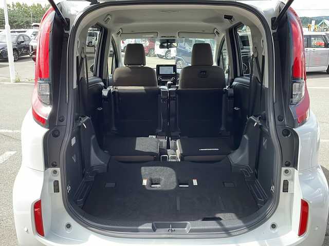 トヨタ シエンタ ハイブリッド G 道東・釧路十勝 2024(令6)年 1.9万km プラチナホワイトパールマイカ ・４WD/・寒冷地仕様/・純正8インチディスプレイオーディオ/（ナビ・BT・USB・Miracast・フルセグ）/・パノラミックビューモニター/・ビルトインETC/・トヨタセーフティセンス/・クリアランスソナー/・アダプティブクルーズコントロール/・両側パワースライドドア/・スマートキー/・プッシュスタート/・社外フロアマット/・オートハイビーム/・ミラーヒーター/・クリアランスソナー/・LEDヘッドライト/・保証書