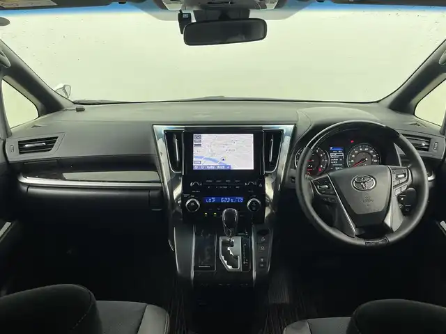 トヨタ ヴェルファイア Z ゴールデンアイズ 大分県 2020(令2)年 3.6万km ホワイトパールクリスタルシャイン TOYOTAセーフティセンス/・プリクラッシュセーフティ/・レーントレーシングアシスト/・レーダークルーズコントロール/・ロードサインアシスト/・アダプティブハイビームアシスト/純正ディスプレイオーディオ/・ナビ機能有り、フルセグTV、USB/・CD/DVDデッキ、BT対応/・AppleCarPlay、AndroidAuto/TVキャンセラー（スイッチタイプ）/ステアリングスイッチ/バックカメラ/12.1型フリップダウンモニター/純正ドライブレコーダー/ビルトインETC2.0/両側電動スライドドア/パワーバックドア/電動パーキング/オートホールド機能/AC100V/100W/横滑り防止装置/電動格納ミラー/純正フロアマット/オートライト/3眼LEDヘッドライト/LEDフォグ/クリアランスソナー /純正18インチアルミホイール/保証書、取説、スペアキー有り