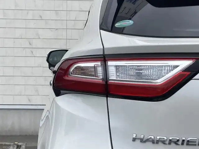 トヨタ ハリアー プレミアム 静岡県 2019(平31)年 10.2万km ホワイトパールクリスタルシャイン Toyota Safety Sense/ALPINE製10インチナビ(EX10Z)/　AM FM CD DVD Bluetooth USB/フルセグTV/バックモニター/前方ドライブレコーダー/LEDオートヘッドランプ/レーダークルーズコントロール/ブラウンハーフレザーシート/パワーバックドア/スマートキー2本＆カードキー/社外17インチアルミホイール/ムーンルーフ/パワーシート(運転席)/ビルトインETC