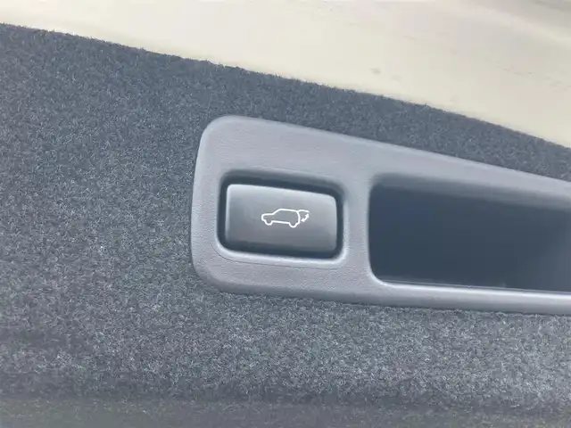 トヨタ ハリアー プレミアム 静岡県 2019(平31)年 10.2万km ホワイトパールクリスタルシャイン Toyota Safety Sense/ALPINE製10インチナビ(EX10Z)/　AM FM CD DVD Bluetooth USB/フルセグTV/バックモニター/前方ドライブレコーダー/LEDオートヘッドランプ/レーダークルーズコントロール/ブラウンハーフレザーシート/パワーバックドア/スマートキー2本＆カードキー/社外17インチアルミホイール/ムーンルーフ/パワーシート(運転席)/ビルトインETC