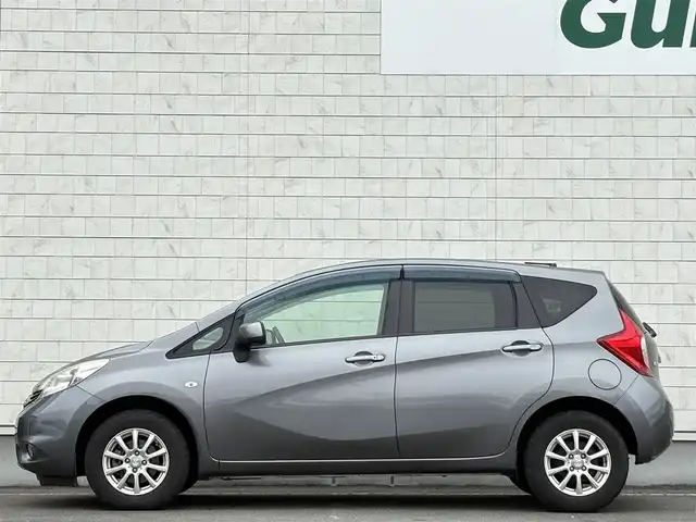 日産 ノート X FOUR 岩手県 2013(平25)年 5.4万km ダークメタルグレー 禁煙車/4WD（切替）/純正エンジンスターター/純正ナビ/→フルセグTV/Bluetooth/CD/DVD/FM/AM/フォグライト/〇プッシュスタート/〇電動格納ミラー/〇シガーソケット/〇ドアバイザー/〇フロアマット/〇スマートキー/スペアキー/前後ドライブレコーダー/冬タイヤ社外アルミホイール車載