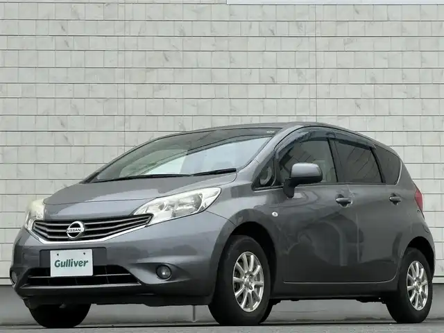 日産 ノート X FOUR 岩手県 2013(平25)年 5.4万km ダークメタルグレー 禁煙車/4WD（切替）/純正エンジンスターター/純正ナビ/→フルセグTV/Bluetooth/CD/DVD/FM/AM/フォグライト/〇プッシュスタート/〇電動格納ミラー/〇シガーソケット/〇ドアバイザー/〇フロアマット/〇スマートキー/スペアキー/前後ドライブレコーダー/冬タイヤ社外アルミホイール車載