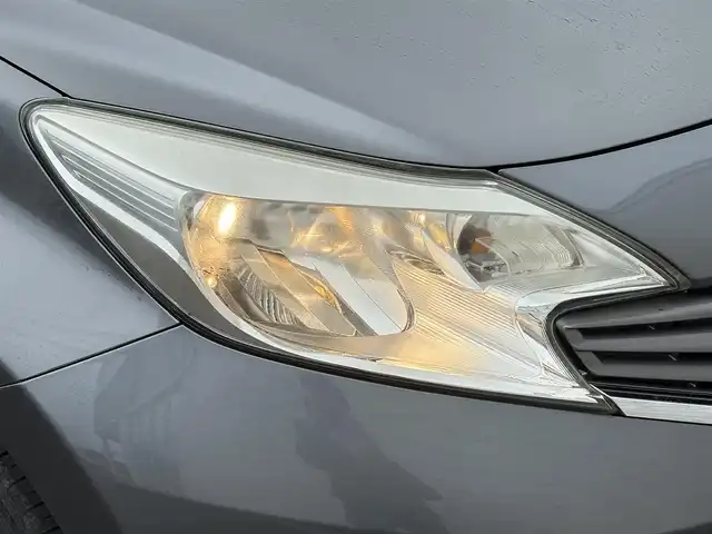 日産 ノート X FOUR 岩手県 2013(平25)年 5.4万km ダークメタルグレー 禁煙車/4WD（切替）/純正エンジンスターター/純正ナビ/→フルセグTV/Bluetooth/CD/DVD/FM/AM/フォグライト/〇プッシュスタート/〇電動格納ミラー/〇シガーソケット/〇ドアバイザー/〇フロアマット/〇スマートキー/スペアキー/前後ドライブレコーダー/冬タイヤ社外アルミホイール車載