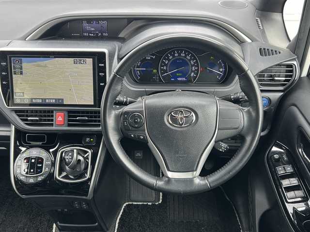 トヨタ ヴォクシー ハイブリッド ZS 煌Ⅲ 三重県 2021(令3)年 4.9万km パール 純正10型ナビ /純正後席モニター /バックカメラ /ビルトインETC2.0/両側パワースライドドア/前席シートヒーター /前後ドライブレコーダー/トヨタセーフティセンス /クルーズコントロール/レーンキープアシスト/衝突軽減ブレーキ/USB給電/スペアキー /LEDヘッドライト/オートハイビーム /オートライト/ハーフレザーシート/電動格納ミラー/禁煙車