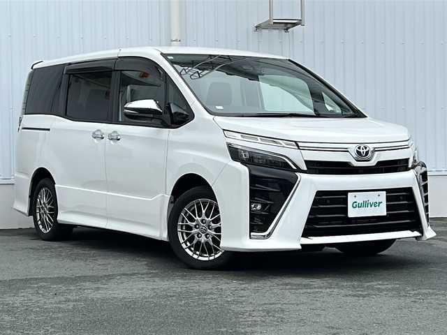 トヨタ ヴォクシー ハイブリッド ZS 煌Ⅲ 三重県 2021(令3)年 4.9万km パール 純正10型ナビ /純正後席モニター /バックカメラ /ビルトインETC2.0/両側パワースライドドア/前席シートヒーター /前後ドライブレコーダー/トヨタセーフティセンス /クルーズコントロール/レーンキープアシスト/衝突軽減ブレーキ/USB給電/スペアキー /LEDヘッドライト/オートハイビーム /オートライト/ハーフレザーシート/電動格納ミラー/禁煙車
