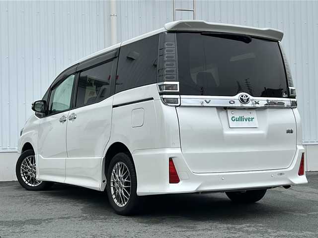 トヨタ ヴォクシー ハイブリッド ZS 煌Ⅲ 三重県 2021(令3)年 4.9万km パール 純正10型ナビ /純正後席モニター /バックカメラ /ビルトインETC2.0/両側パワースライドドア/前席シートヒーター /前後ドライブレコーダー/トヨタセーフティセンス /クルーズコントロール/レーンキープアシスト/衝突軽減ブレーキ/USB給電/スペアキー /LEDヘッドライト/オートハイビーム /オートライト/ハーフレザーシート/電動格納ミラー/禁煙車