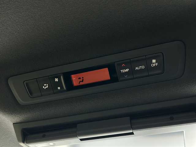 トヨタ ヴォクシー ハイブリッド ZS 煌Ⅲ 三重県 2021(令3)年 4.9万km パール 純正10型ナビ /純正後席モニター /バックカメラ /ビルトインETC2.0/両側パワースライドドア/前席シートヒーター /前後ドライブレコーダー/トヨタセーフティセンス /クルーズコントロール/レーンキープアシスト/衝突軽減ブレーキ/USB給電/スペアキー /LEDヘッドライト/オートハイビーム /オートライト/ハーフレザーシート/電動格納ミラー/禁煙車