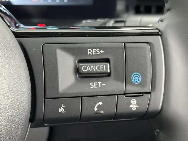 日産 セレナ e－パワー ハイウェイスター V 福岡県 2025(令7)年 0.1千km ブリリアントホワイトパール 登録済未使用車　/後席モニター　/純正ディスプレイオーディオナビ　/全方位カメラ　/デジタルルームミラー　/ワイヤレス充電　/ビルトインＥＴＣ２．０　/プロパイロット　/エマージェンシーブレーキ　/レーンキープ　/ＢＳＷ　/両側電動スライドドア