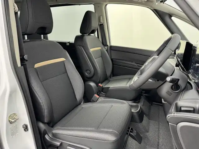 日産 セレナ e－パワー ハイウェイスター V 福岡県 2025(令7)年 0.1千km ブリリアントホワイトパール 登録済未使用車　/後席モニター　/純正ディスプレイオーディオナビ　/全方位カメラ　/デジタルルームミラー　/ワイヤレス充電　/ビルトインＥＴＣ２．０　/プロパイロット　/エマージェンシーブレーキ　/レーンキープ　/ＢＳＷ　/両側電動スライドドア