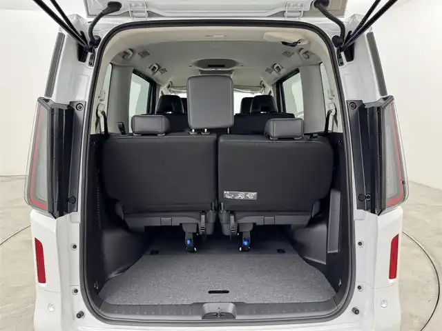 日産 セレナ e－パワー ハイウェイスター V 福岡県 2025(令7)年 0.1千km ブリリアントホワイトパール 登録済未使用車　/後席モニター　/純正ディスプレイオーディオナビ　/全方位カメラ　/デジタルルームミラー　/ワイヤレス充電　/ビルトインＥＴＣ２．０　/プロパイロット　/エマージェンシーブレーキ　/レーンキープ　/ＢＳＷ　/両側電動スライドドア