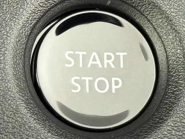 日産 セレナ e－パワー ハイウェイスター V 福岡県 2025(令7)年 0.1千km ブリリアントホワイトパール 登録済未使用車　/後席モニター　/純正ディスプレイオーディオナビ　/全方位カメラ　/デジタルルームミラー　/ワイヤレス充電　/ビルトインＥＴＣ２．０　/プロパイロット　/エマージェンシーブレーキ　/レーンキープ　/ＢＳＷ　/両側電動スライドドア