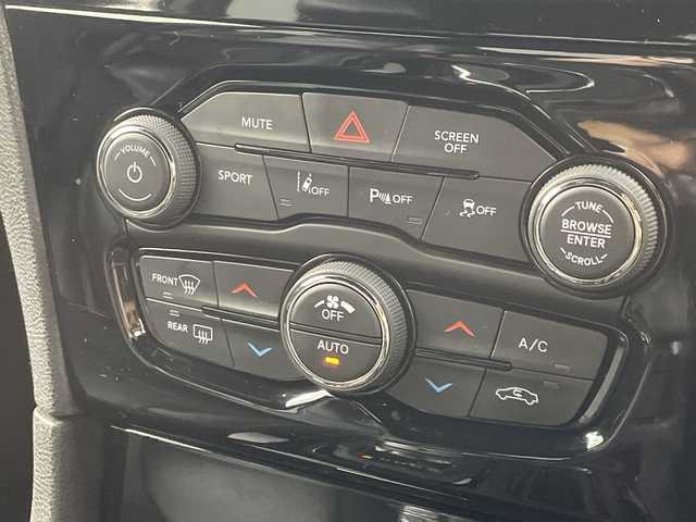 クライスラー ３００Ｓ 岐阜県 2017(平29)年 4.2万km 黒 純正ナビ/　(Bluetooth/USB/AUX)/衝突軽減ブレーキ/レーンキープアシスト/レーダークルーズコントロール/コーナーセンサー/レザーシート/シートヒーター/ベンチレーション/パワーシート/シートメモリー/ヒルスタートアシスト/パドルシフト/ドライブレコーダー/ETC/純正アルミホイール/純正フロアマット