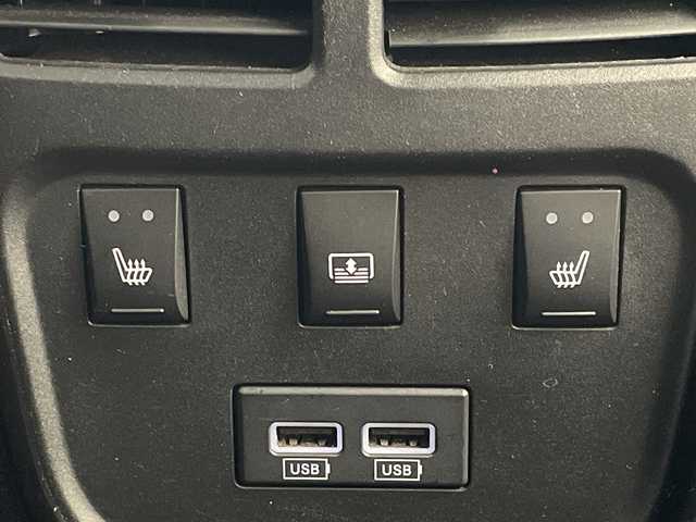 クライスラー ３００Ｓ 岐阜県 2017(平29)年 4.2万km 黒 純正ナビ/　(Bluetooth/USB/AUX)/衝突軽減ブレーキ/レーンキープアシスト/レーダークルーズコントロール/コーナーセンサー/レザーシート/シートヒーター/ベンチレーション/パワーシート/シートメモリー/ヒルスタートアシスト/パドルシフト/ドライブレコーダー/ETC/純正アルミホイール/純正フロアマット