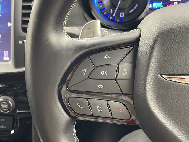 クライスラー ３００Ｓ 岐阜県 2017(平29)年 4.2万km 黒 純正ナビ/　(Bluetooth/USB/AUX)/衝突軽減ブレーキ/レーンキープアシスト/レーダークルーズコントロール/コーナーセンサー/レザーシート/シートヒーター/ベンチレーション/パワーシート/シートメモリー/ヒルスタートアシスト/パドルシフト/ドライブレコーダー/ETC/純正アルミホイール/純正フロアマット