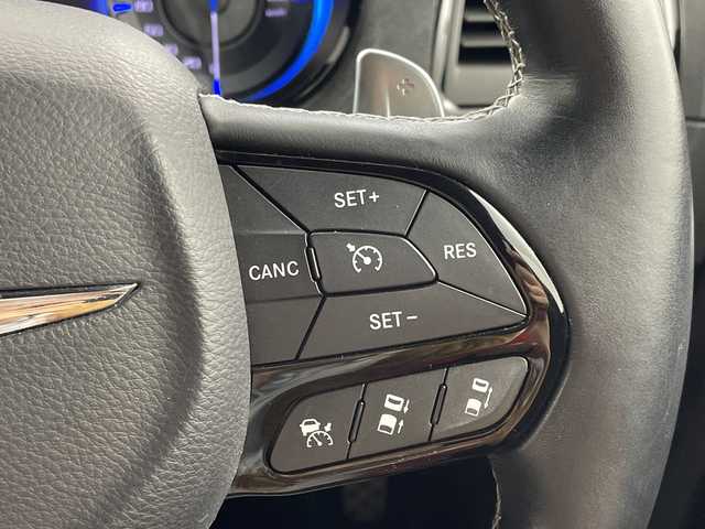 クライスラー ３００Ｓ 岐阜県 2017(平29)年 4.2万km 黒 純正ナビ/　(Bluetooth/USB/AUX)/衝突軽減ブレーキ/レーンキープアシスト/レーダークルーズコントロール/コーナーセンサー/レザーシート/シートヒーター/ベンチレーション/パワーシート/シートメモリー/ヒルスタートアシスト/パドルシフト/ドライブレコーダー/ETC/純正アルミホイール/純正フロアマット