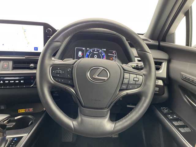 レクサス ＵＸ 200 グレイスフル エクスプローラー 愛知県 2023(令5)年 1.6万km ソニッククロム レクサスセーフティセンス/純正12.3型ディズプレイオーディオナビ/全方位カメラ/レーダークルーズコントロール/シートヒーター/エアシート/バックカメラ/電動リアゲート/パワーシート/コーナーセンサー/純正アルミホイール/ETC2.0/ブラインドスポットモニター/LEDヘッドライト/パドルシフト/ステアリングヒーター/オートマチックハイビーム/ワイヤレス充電機/衝突軽減システム/フルセグ/Bluetooth/ステアリングスイッチ/スマートキー/プッシュスタート