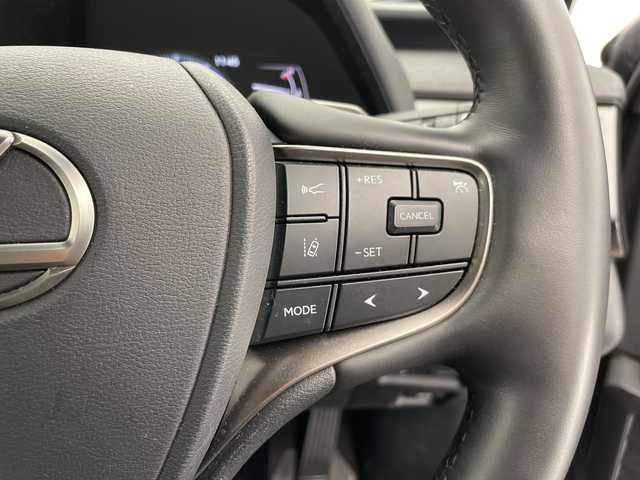 レクサス ＵＸ 200 グレイスフル エクスプローラー 愛知県 2023(令5)年 1.6万km ソニッククロム レクサスセーフティセンス/純正12.3型ディズプレイオーディオナビ/全方位カメラ/レーダークルーズコントロール/シートヒーター/エアシート/バックカメラ/電動リアゲート/パワーシート/コーナーセンサー/純正アルミホイール/ETC2.0/ブラインドスポットモニター/LEDヘッドライト/パドルシフト/ステアリングヒーター/オートマチックハイビーム/ワイヤレス充電機/衝突軽減システム/フルセグ/Bluetooth/ステアリングスイッチ/スマートキー/プッシュスタート