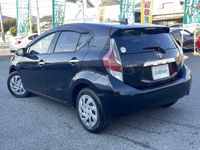 トヨタ アクア S スタイルブラック 山口県 2017(平29)年 8万km ブラックマイカ ワンオーナー/プリクラッシュセーフティシステム/社外ナビ/【AVN-R7W:CD/DVD/Bluetooth/MSV】/フルセグＴＶ/ステアリングスイッチ/スマートキー/スペアキー/ＬＥＤヘッドランプ/オートライト/オート電動格納ミラー/保証書/取扱説明書