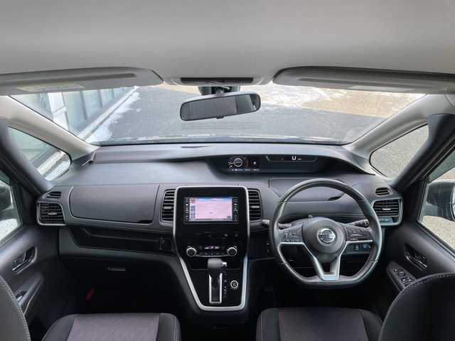 日産 セレナ ハイウェイスター 道央・札幌 2017(平29)年 10万km ダイヤモンドブラック ４WD/純正ディーラーOPナビ/CD/SD/BT/フルセグ/エマージェンシーブレーキ/横滑り防止装置/クルーズコントロール/クリアランスソナー/パーキングアシスト/アラウンドビューモニター/ビルトインETC/アイドリングストップ/ECOMODE/両側パワースライドドア/ステアリングリモコン/プッシュスタート/スマートキー/ハロゲンヘッドライト/オートライト/フォグランプ/電動格納ミラー/ヘッドライトレベライザー/ウィンカーミラー/フロアマット/ドアバイザー/社外エンジンスターター