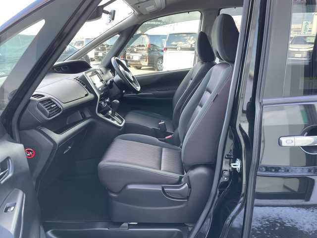 日産 セレナ ハイウェイスター 道央・札幌 2017(平29)年 10万km ダイヤモンドブラック ４WD/純正ディーラーOPナビ/CD/SD/BT/フルセグ/エマージェンシーブレーキ/横滑り防止装置/クルーズコントロール/クリアランスソナー/パーキングアシスト/アラウンドビューモニター/ビルトインETC/アイドリングストップ/ECOMODE/両側パワースライドドア/ステアリングリモコン/プッシュスタート/スマートキー/ハロゲンヘッドライト/オートライト/フォグランプ/電動格納ミラー/ヘッドライトレベライザー/ウィンカーミラー/フロアマット/ドアバイザー/社外エンジンスターター