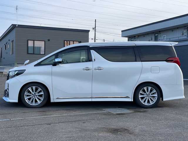 トヨタ アルファード SA 道央・札幌 2015(平27)年 2万km ホワイトパールクリスタルシャイン ４WD/寒冷地仕様/ローダウン/純正ディーラーOPナビ/CD/DVD/BT/フルセグ/純正フリップダウンモニター/横滑り防止装置/クルーズコントロール/クリアランスソナー/バックカメラ/ビルトインETC/ECOMODE/nanoe/ワイパーデアイサー/両側パワースライドドア/N席/２列目オットマン/革巻きステアリング/ステアリングリモコン/電動パーキング/ブレーキホールド/MTモード付AT/プッシュスタート/スマートキー/LEDヘッドライト/オートライト/フォグランプ/電動格納ミラー/ウィンカーミラー/純正フロアマット/ドアバイザー/社外エンジンスターター