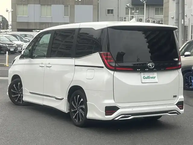 トヨタ ノア ハイブリッド S－Z 島根県 2025(令7)年 0.7万km ホワイトパールクリスタルシャイン モデリスタエアロ/フリップダウンモニター/純正１０型ＳＤナビ　/フルセグTV　/ＤＶＤ再生　/Ｂｌｕｅｔｏｏｔｈ接続　/両側パワースライドドア　/バックカメラ　/ビルトインＥＴＣ2.0/前後ドライブレーダー/レーダークルーズコントロール/衝突軽減ブレーキ/ヘッドアップディスプレイ/パワーバックドア　/前後コーナーセンサー/前席・２列目シートヒーター　/ホワイトレザー調シートカバー/ステアリングヒーター/オートハイビーム／ライト/スマートキー／プッシュスタート/純正LEDヘッドライト/純正１７インチアルミホイール/保証書/取扱説明書/スペアキー1本