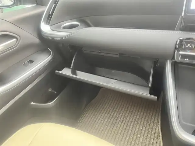 トヨタ ノア ハイブリッド S－Z 島根県 2025(令7)年 0.7万km ホワイトパールクリスタルシャイン モデリスタエアロ/フリップダウンモニター/純正１０型ＳＤナビ　/フルセグTV　/ＤＶＤ再生　/Ｂｌｕｅｔｏｏｔｈ接続　/両側パワースライドドア　/バックカメラ　/ビルトインＥＴＣ2.0/前後ドライブレーダー/レーダークルーズコントロール/衝突軽減ブレーキ/ヘッドアップディスプレイ/パワーバックドア　/前後コーナーセンサー/前席・２列目シートヒーター　/ホワイトレザー調シートカバー/ステアリングヒーター/オートハイビーム／ライト/スマートキー／プッシュスタート/純正LEDヘッドライト/純正１７インチアルミホイール/保証書/取扱説明書/スペアキー1本