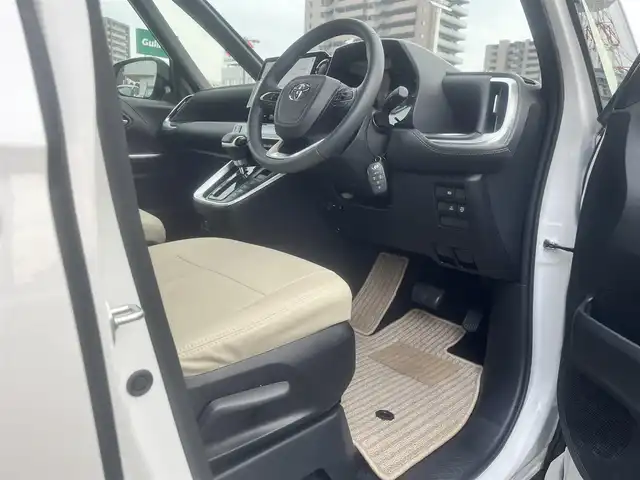 トヨタ ノア ハイブリッド S－Z 島根県 2025(令7)年 0.7万km ホワイトパールクリスタルシャイン モデリスタエアロ/フリップダウンモニター/純正１０型ＳＤナビ　/フルセグTV　/ＤＶＤ再生　/Ｂｌｕｅｔｏｏｔｈ接続　/両側パワースライドドア　/バックカメラ　/ビルトインＥＴＣ2.0/前後ドライブレーダー/レーダークルーズコントロール/衝突軽減ブレーキ/ヘッドアップディスプレイ/パワーバックドア　/前後コーナーセンサー/前席・２列目シートヒーター　/ホワイトレザー調シートカバー/ステアリングヒーター/オートハイビーム／ライト/スマートキー／プッシュスタート/純正LEDヘッドライト/純正１７インチアルミホイール/保証書/取扱説明書/スペアキー1本