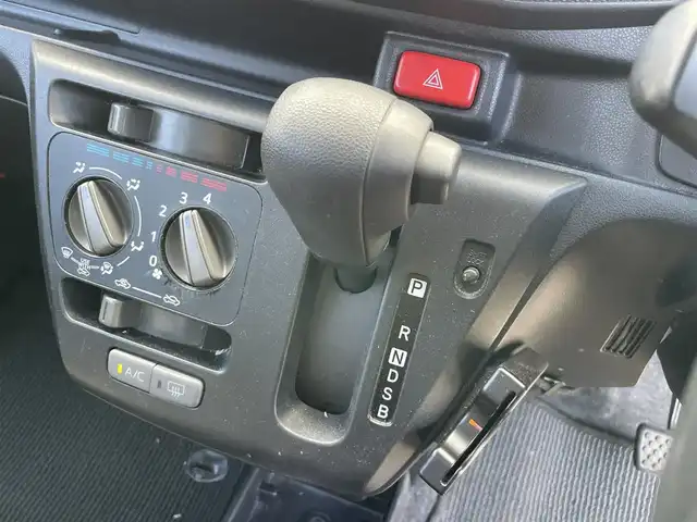 トヨタ ピクシスエポック L SAⅢ 千葉県 2018(平30)年 6.4万km オフホワイト スマートアシスト３/・衝突軽減ブレーキ/レーンキープアシスト/・オートハイビーム/踏み間違い防止/・コーナーセンサー(後)/純正SDナビ(NSCD-W66)/・ワンセグ/BT/CD/バックカメラ/ETC/アイドリングストップ/キーレスエントリー/純正フロアマット