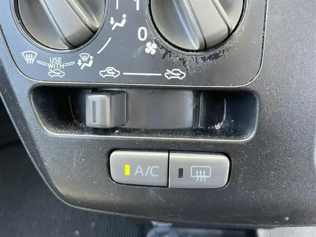 トヨタ ピクシスエポック L SAⅢ 千葉県 2018(平30)年 6.4万km オフホワイト スマートアシスト３/・衝突軽減ブレーキ/レーンキープアシスト/・オートハイビーム/踏み間違い防止/・コーナーセンサー(後)/純正SDナビ(NSCD-W66)/・ワンセグ/BT/CD/バックカメラ/ETC/アイドリングストップ/キーレスエントリー/純正フロアマット