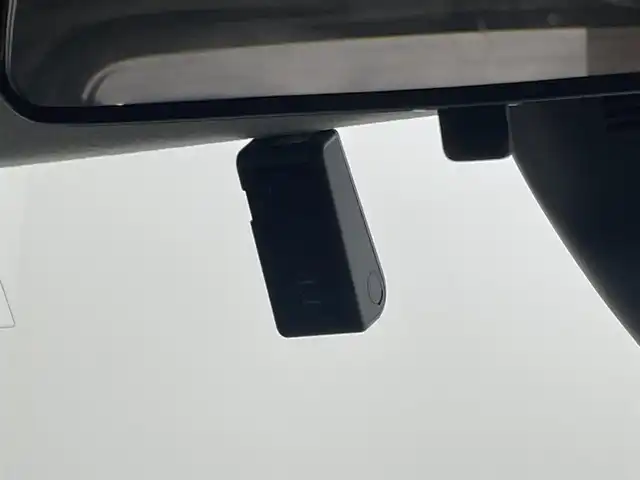 トヨタ ルーミー カスタムG 福岡県 2021(令3)年 2.3万km パールホワイトⅢ 後席モニター　/純正ナビ（ＢＴ，フルセグＴＶ）　/全方位カメラ　/ビルトインＥＴＣ　/前方ドライブレコーダー　/ＡＣＣ　/コーナーセンサー　/衝突軽減ブレーキ　/レーンキープ　/両側電動スライドドア/純正１７インチＡＷ